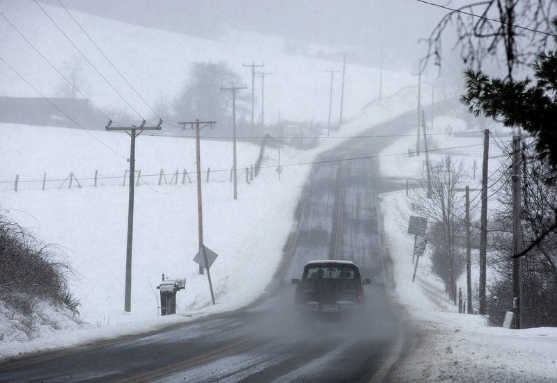 Đông Bắc nước Mỹ lại tê cóng trong tuyết rơi dày hơn 60 cm